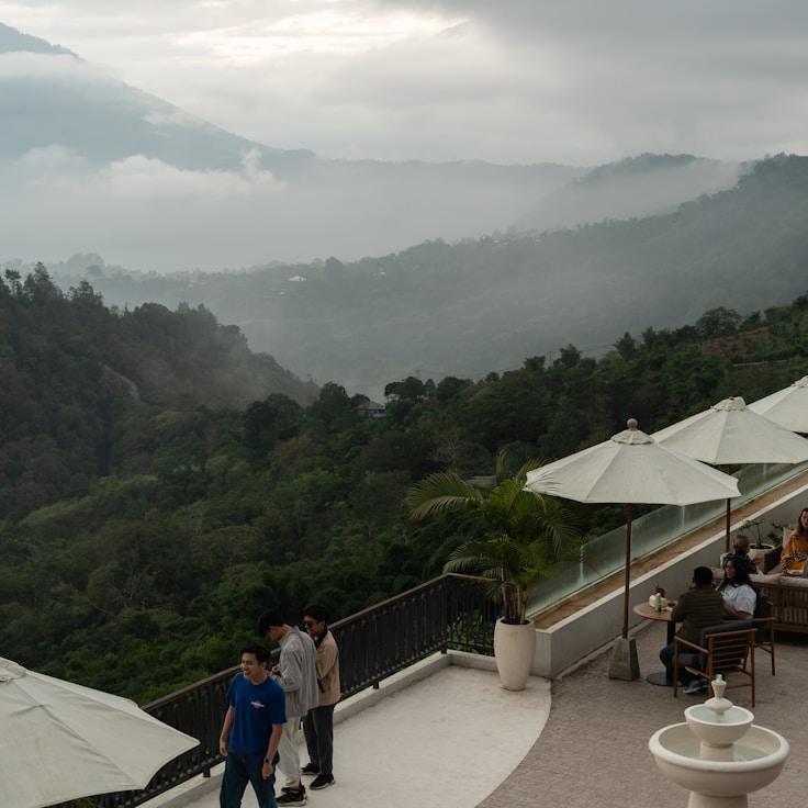 Outdoor terrace seating suitable for families in Santa Monica